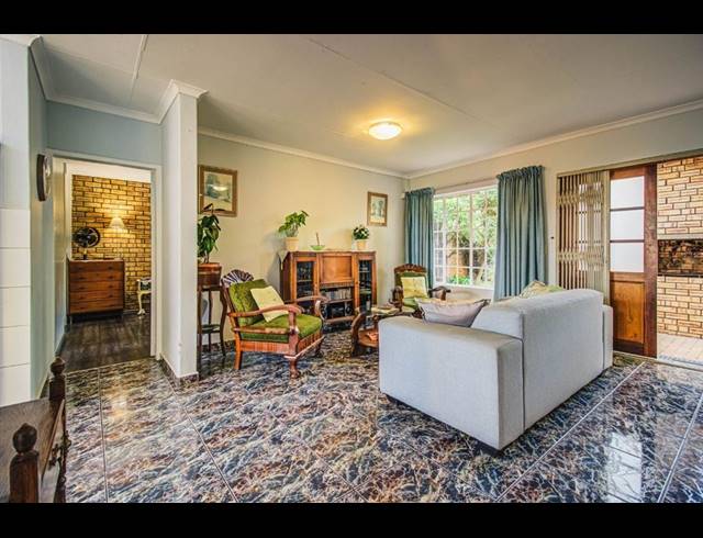 3 BEDROOM APARTMENT FOR SALE IN GLEN MARAIS